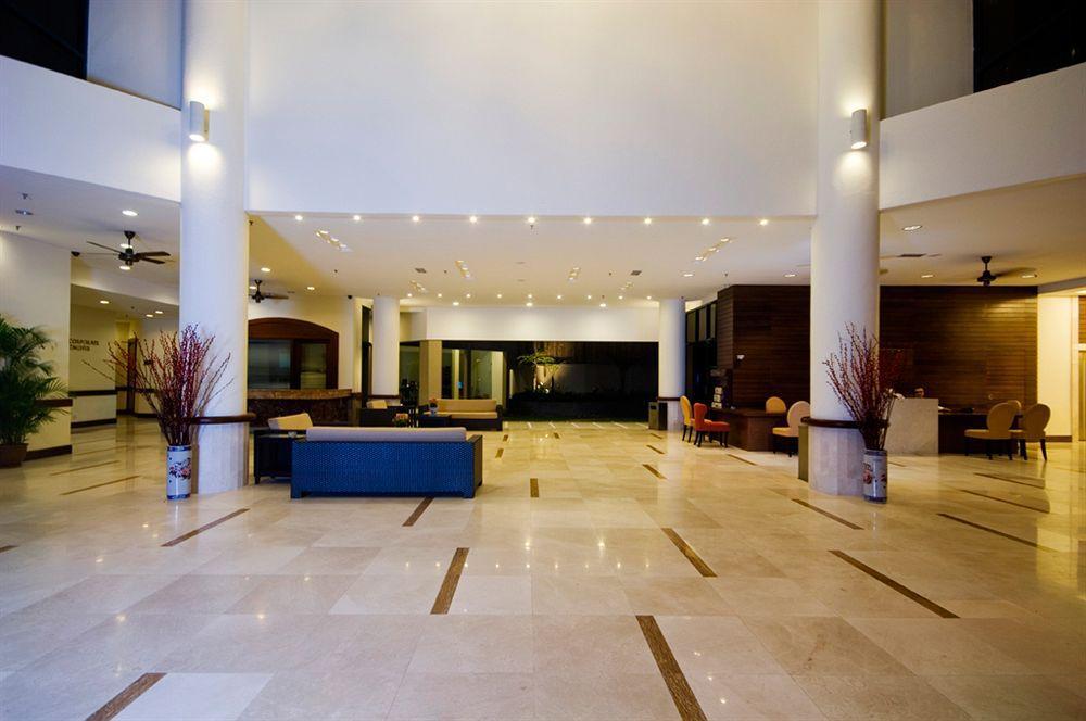 Hotel Oakwood & 4*